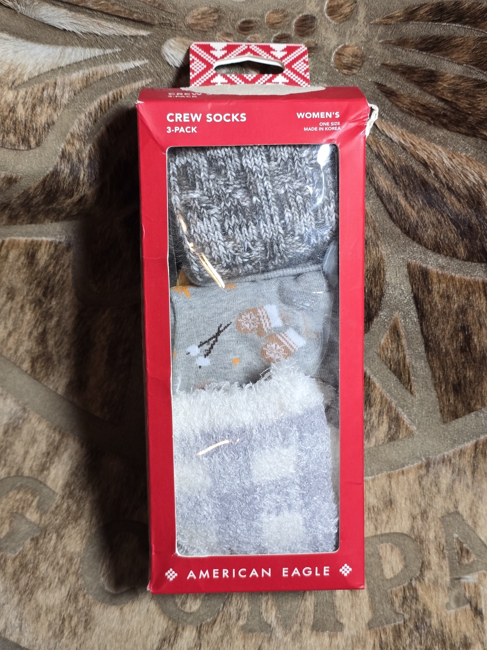 American Eagle Outfitters HOLIDAY Crew Socks 3-Pack Smores, Gray Plaid, Black